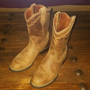 ARIAT WESTERN BOOTS